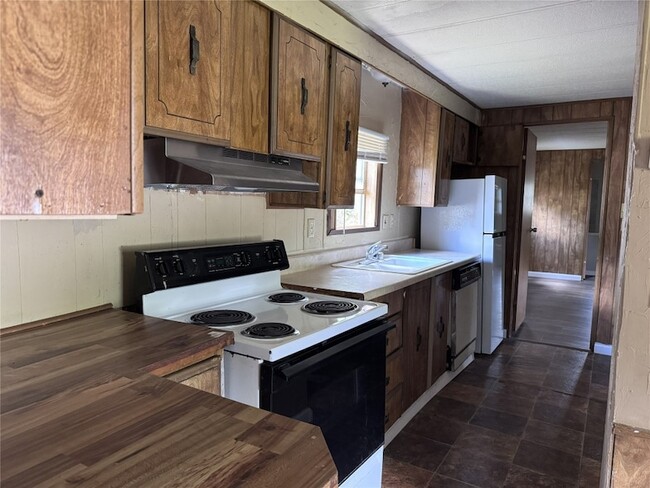 Building Photo - 854 Queenswood St