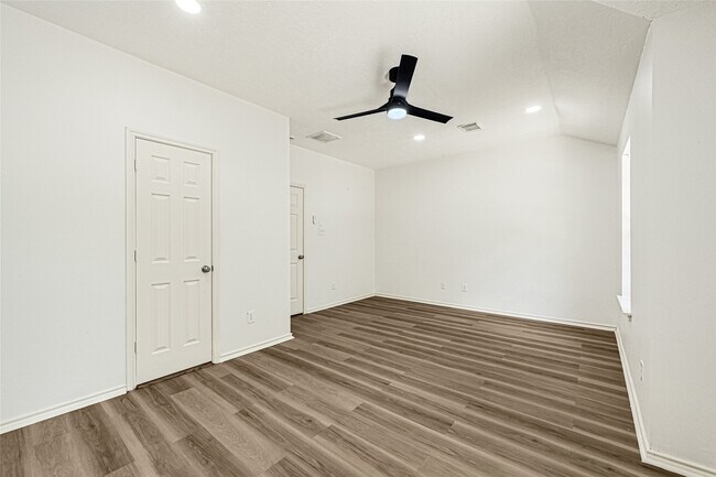 Building Photo - 146 S Walden Elms Cir