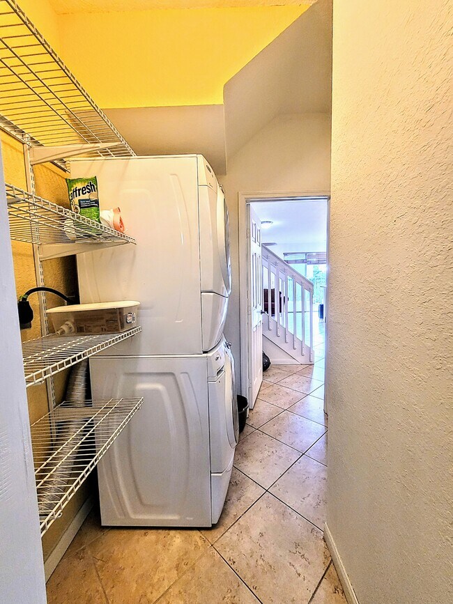 Building Photo - 988 SW 154th Path