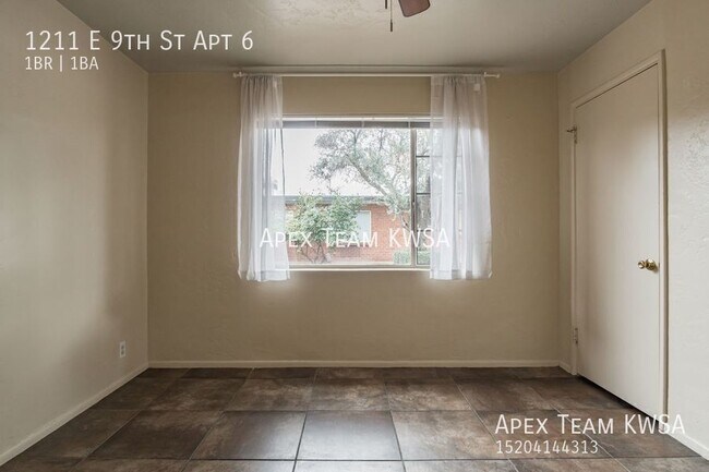 Building Photo - 1211 E 9th St