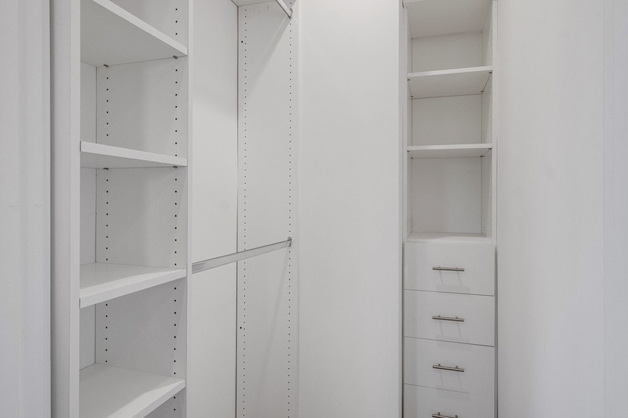 Building Photo - 1238 S Burnside Ave