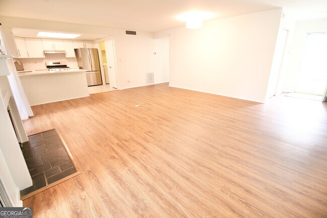 Building Photo - 34 Little Silver Ct