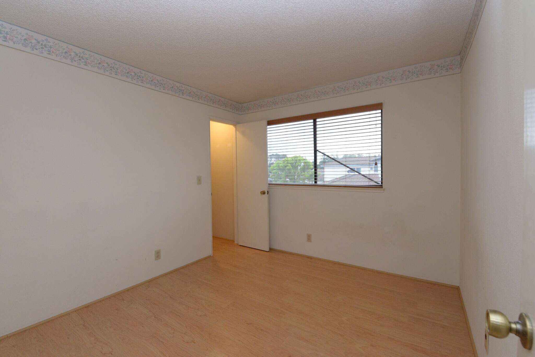 Building Photo - 923 Linden Ave