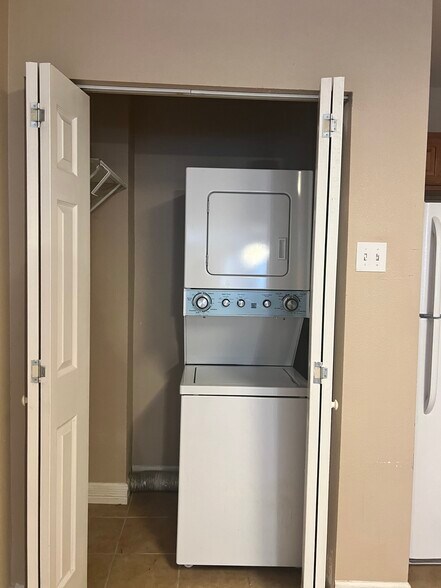 Building Photo - 2110 Willow St