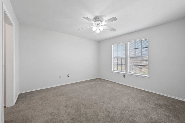 Building Photo - UPDATED 2 Bed, 2 Full Bath Condo in Carrol...