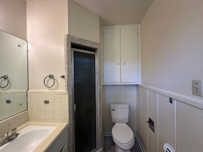 Building Photo - Available Now! Beautiful 3 Bed 2 Bath in t...