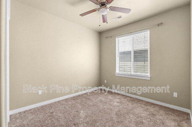 Building Photo - 1510 W Cactus St