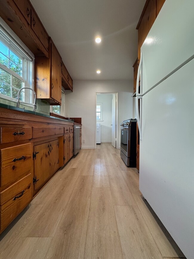 Building Photo - 22051 Vanowen St