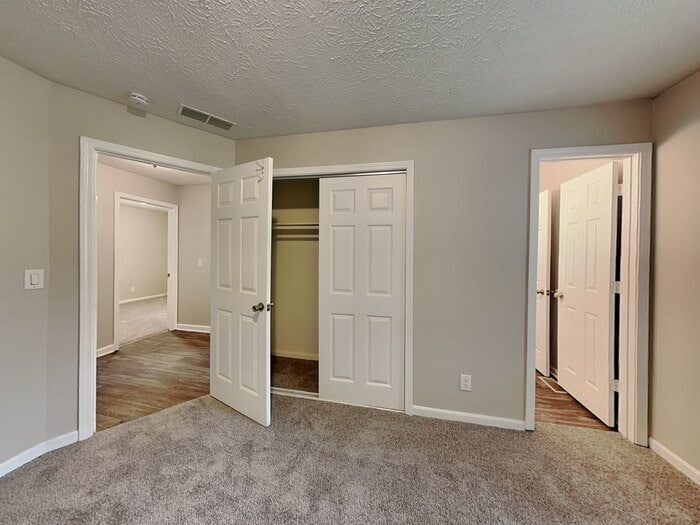 Building Photo - 940 Beacon Ln