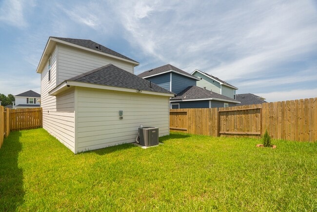 Building Photo - 16755 N Marie Vlg Dr