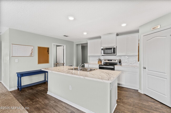 Building Photo - 3696 Shiner Dr