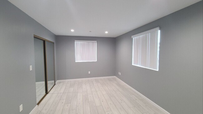 Building Photo - 32(839)