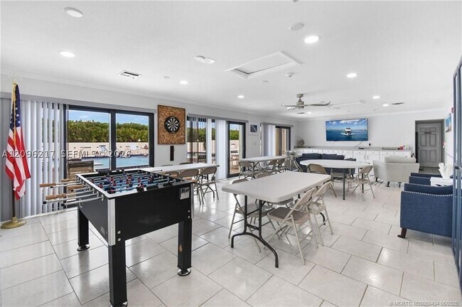 Building Photo - 10044 S Ocean Dr
