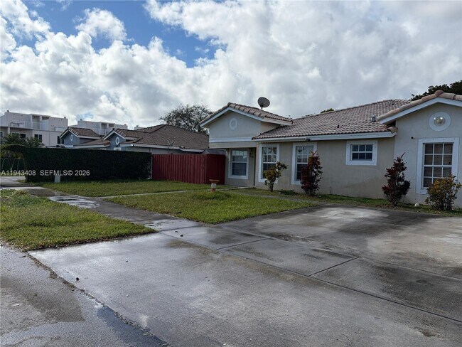 Building Photo - 26140 SW 138th Ave