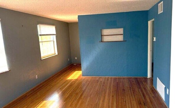 Building Photo - Updated 3-bedroom, 2-bath home