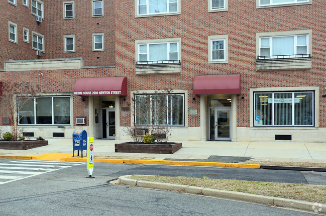 Building - Hedin House Apartments