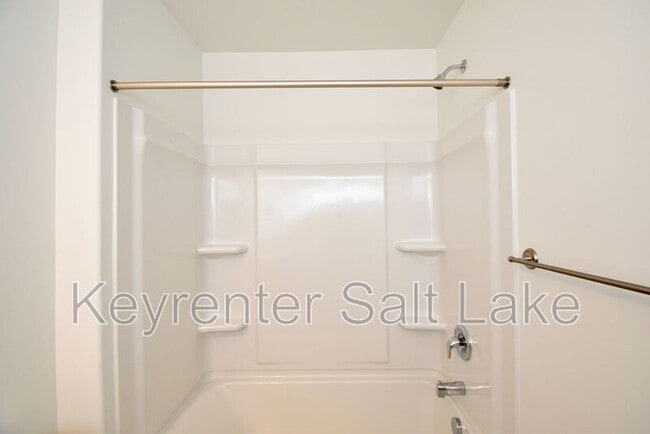 Building Photo - 1590 S 900 W