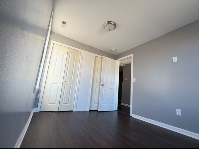 Building Photo - 26 Clarence St