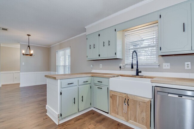 Building Photo - 4 Bedroom Ranch in Columbia County