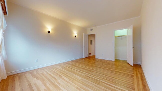 Building Photo - San Francisco Living at Its Finest