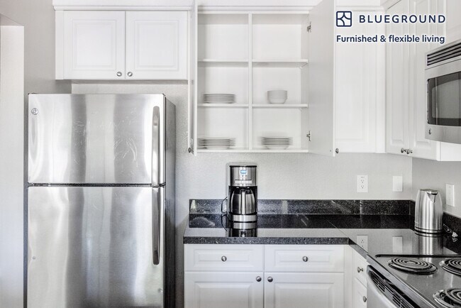 Building Photo - 1850 Nantucket Cir
