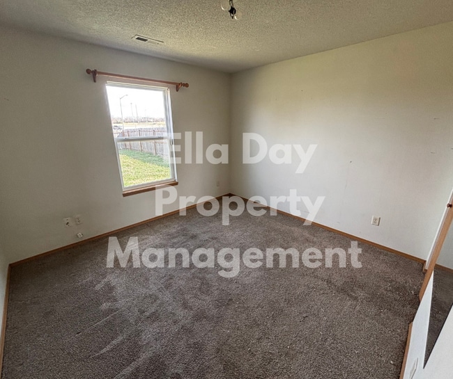 Building Photo - 2520 E Conquest St