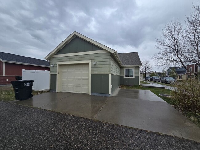 Building Photo - 4 bed 2 bath home in Josephine Crossing