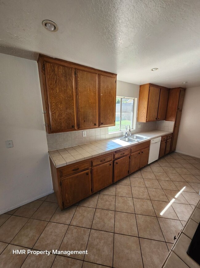 Building Photo - Beautiful House Norco