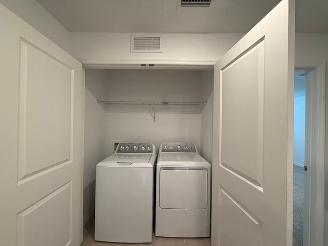 Building Photo - Palmero Community ~ 3 bed/ 2.5 bath Townhouse