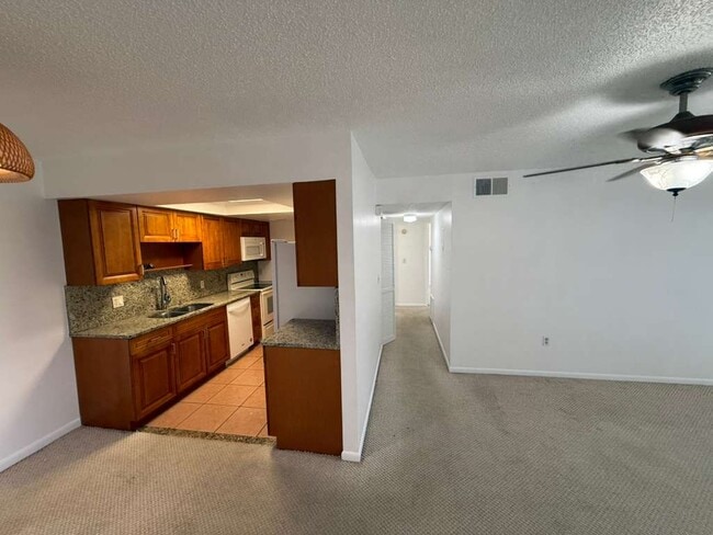 Building Photo - 5333 Vineland Rd