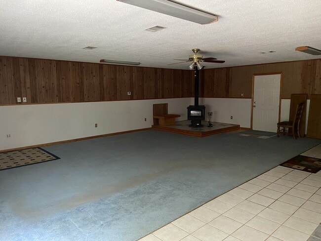 Building Photo - 18601 Honeysuckle Ln