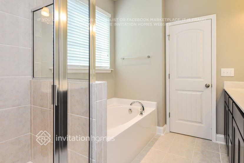 Building Photo - 42 Pearsall Farm Ln