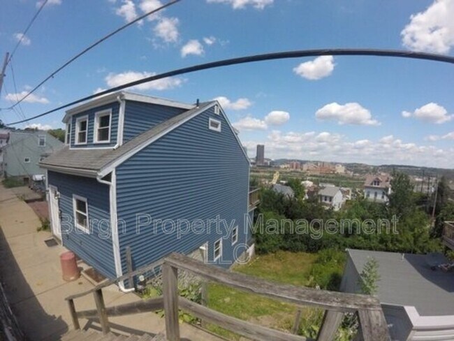 Building Photo - 6 Regina St