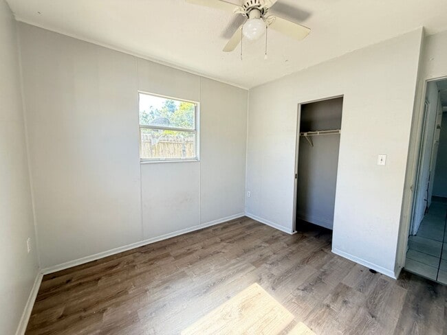 Building Photo - $0 Deposit Option – 2/1 Home on Clark Rd