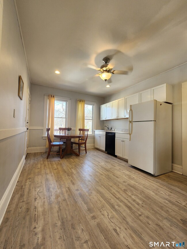 Building Photo - 458 Hillside Ave