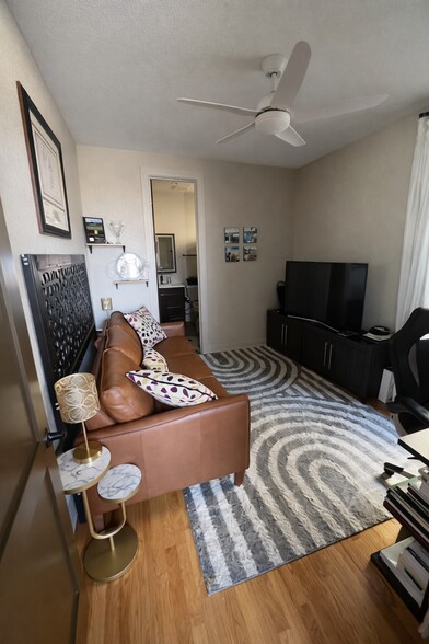 Building Photo - 151 S Lincoln St