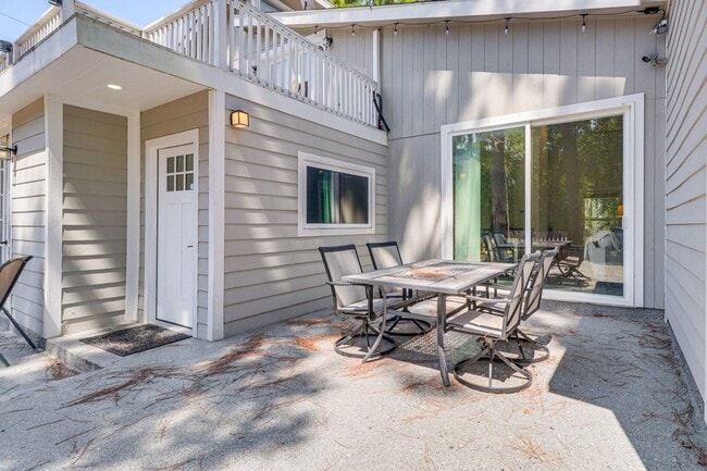 Building Photo - 372 Plum St