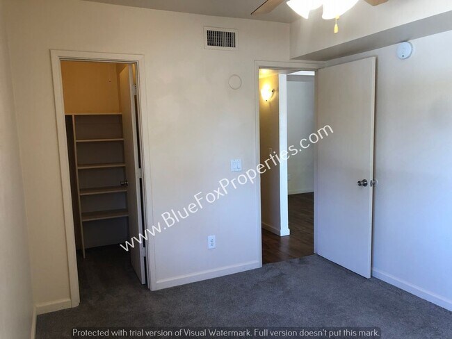 Building Photo - 3357 N Country Club Rd