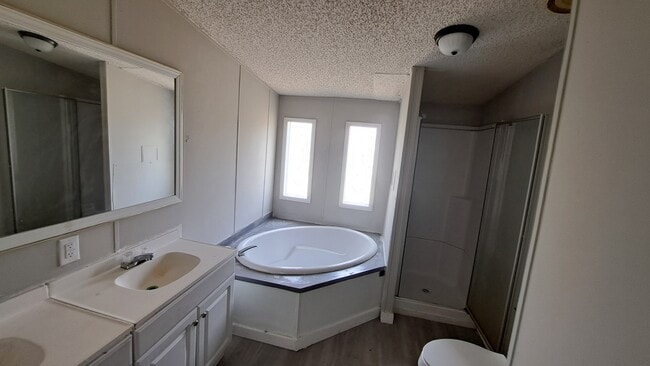 Building Photo - 40 Ginger Ln