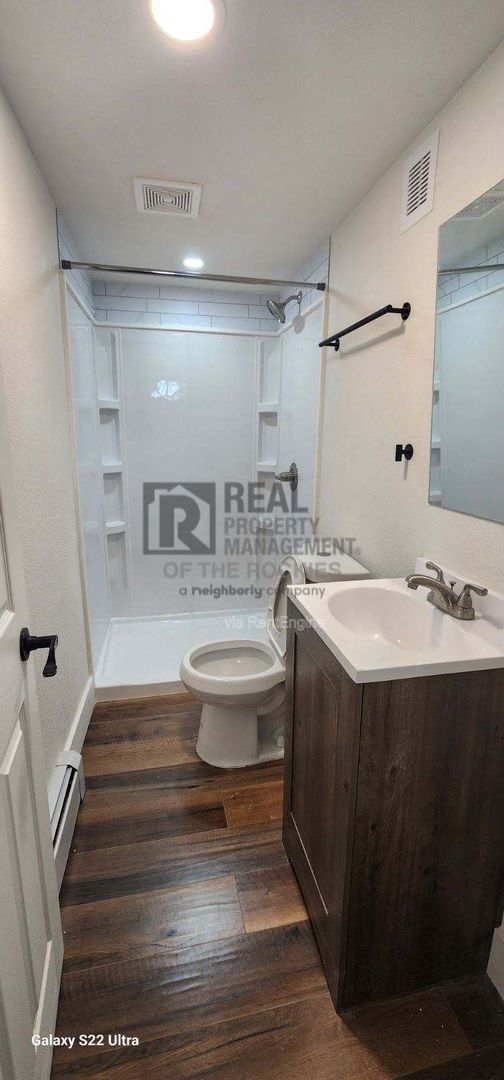 Building Photo - 606 W 24th St