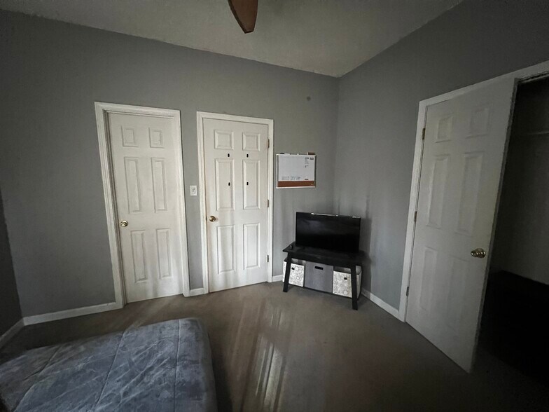 Building Photo - 360 Burch Rd