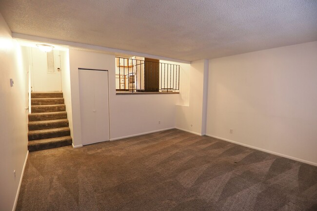 Building Photo - 257 Canby St