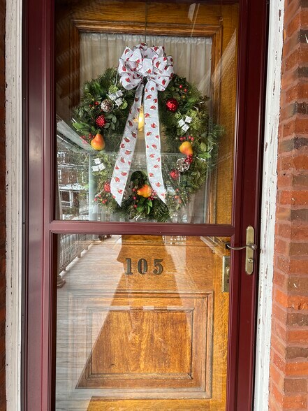 Building Photo - 105 E Gowen Ave