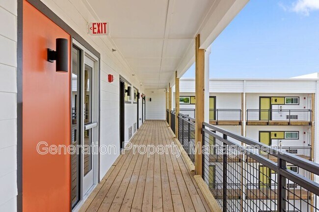 Building Photo - 901 E Main St