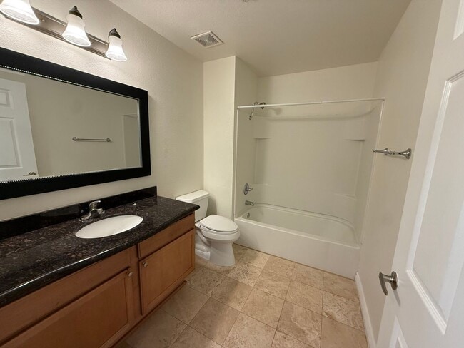Building Photo - 3 Bedroom 2 Bathroom Condo in the Heart of Canyon Crest, Riverside!
