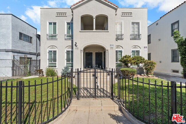 Building Photo - 1328 2nd Ave