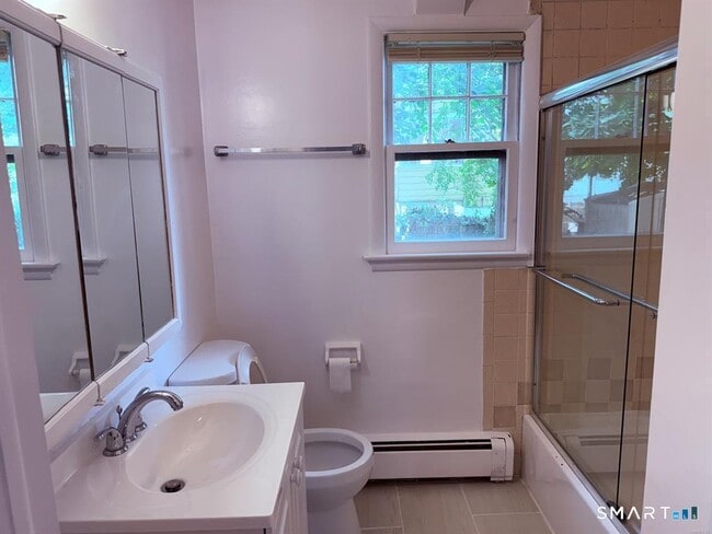 Building Photo - 49 Soundview Ave