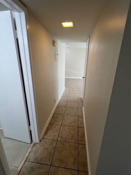 Building Photo - 3111 Oakland Shores Dr