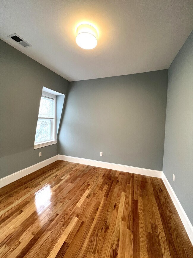 Building Photo - 67 Pearl St