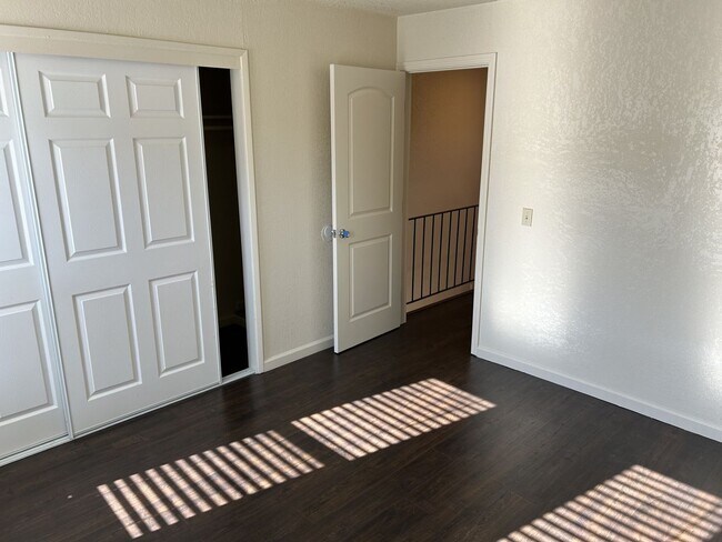 Building Photo - Spacious Townhome in Desirable Fairfield Area